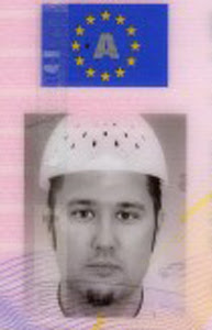 Führerscheinfoto mit Nudelsieb