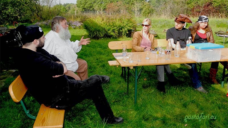 Bier gabs natürlich auch Musikpirat war der Hüter des Feuers